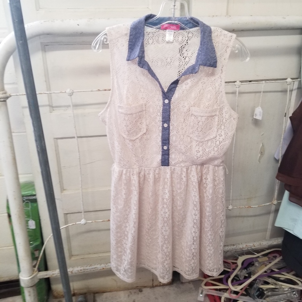 Six Degrees of Separation XL Lace Chambray…